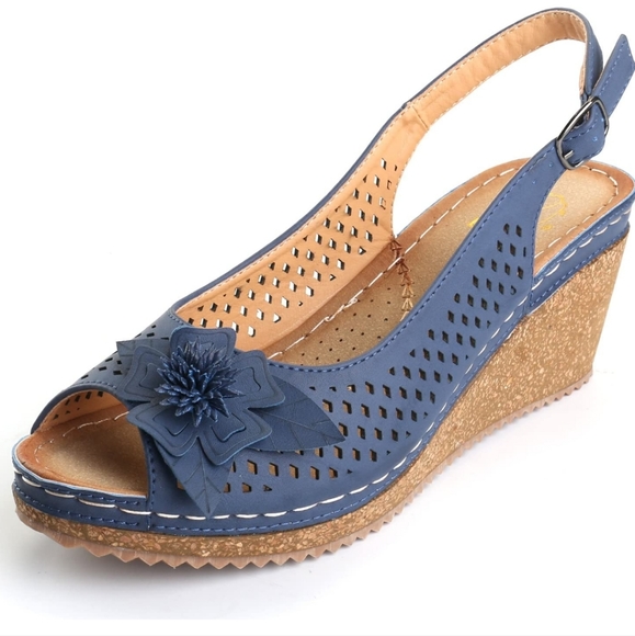 Alexis Leroy Shoes - NIB! Alexis Leroy Flower peep toe wedge sandals